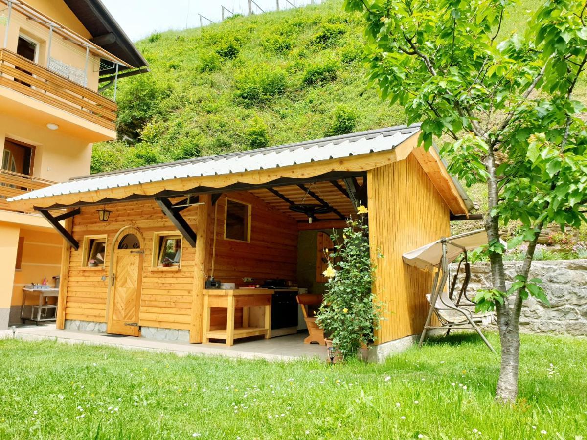 Apartment And Garden House Among The Mountains Podbrdo Exterior foto